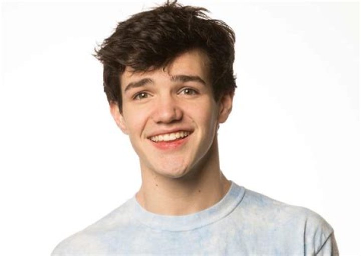 
Aaron Carpenter Height, Weight, Net Worth, Age, Birthday, Wikipedia, Who, Instagram, Biography 