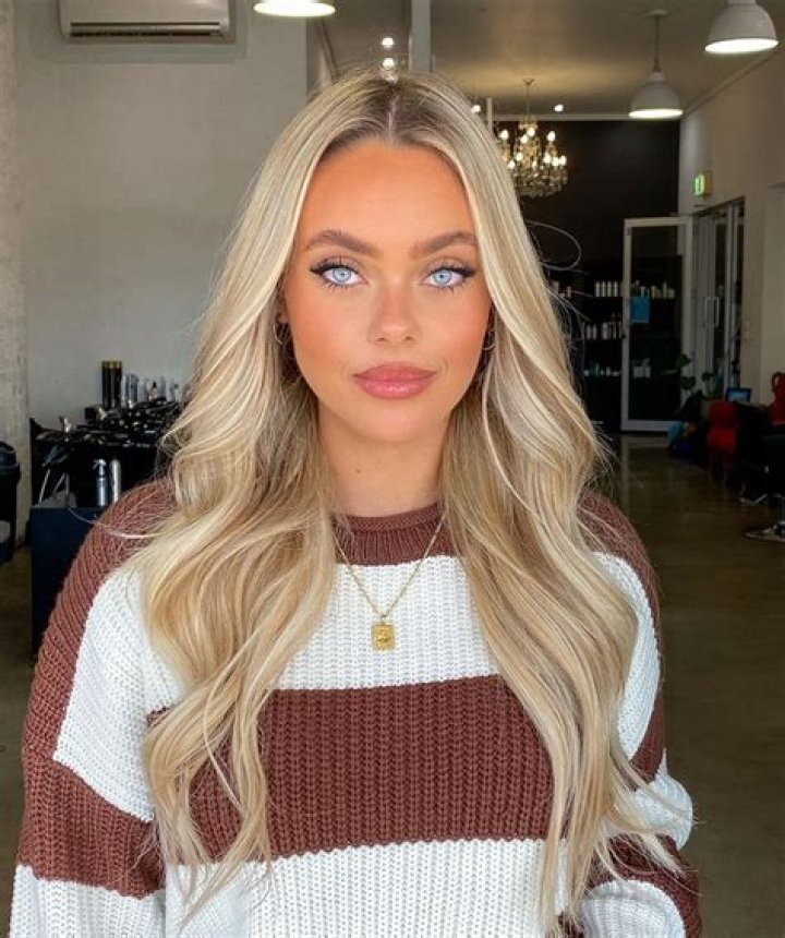 
Ashley Mescia Height, Weight, Net Worth, Age, Birthday, Wikipedia, Who, Nationality, Biography 