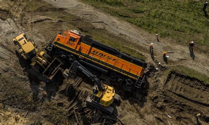 
BNSF freight train derailments: 5,000 gallons of diesel spilled in Anacortes, Washington hours after corn syrup spillage in Topock, Arizona 