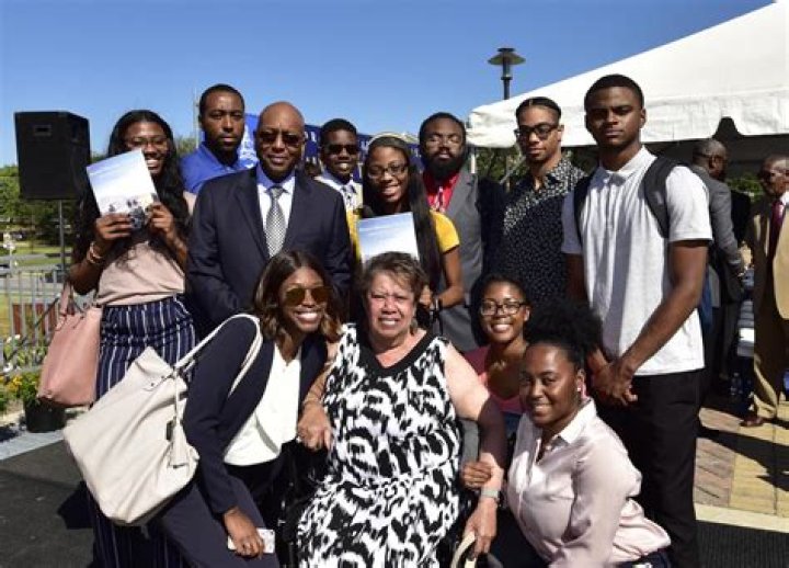 
Calvin E Tyler Jr Height, Weight, Net Worth, Age, Birthday, Wikipedia, Who, Instagram, Biography 