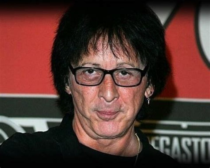 
Chuck Criss Height, Weight, Net Worth, Age, Birthday, Wikipedia, Who, Nationality, Biography 