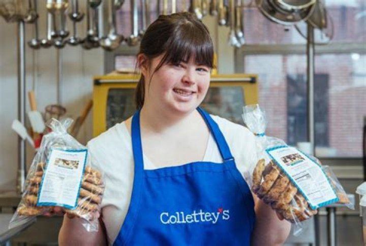 
Collette Divitto Height, Weight, Net Worth, Age, Birthday, Wikipedia, Who, Nationality, Biography 