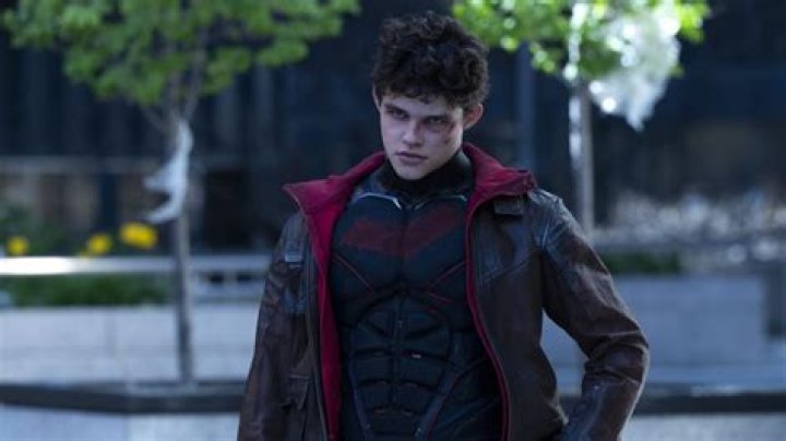 Curran Walters Height, Weight, Net Worth, Age, Birthday, Wikipedia, Who, Nationality, Biography