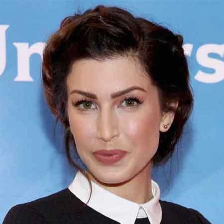 
Darius Zayas Height, Weight, Net Worth, Age, Birthday, Wikipedia, Who, Nationality, Biography 