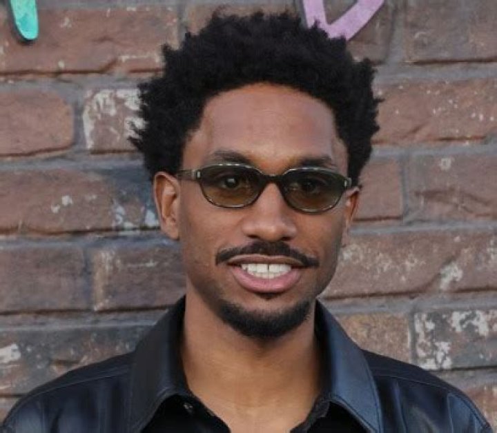 
Did Comedian Jak Knight Has Chíldren? Girlfriend Parents & Siblings 