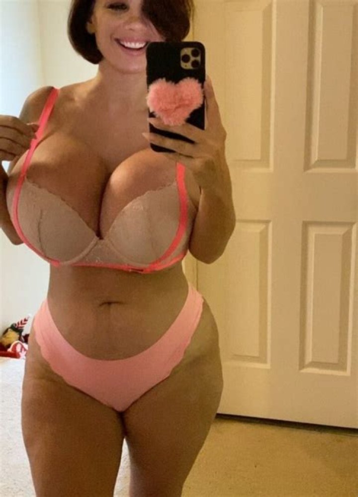 
Elles Height, Weight, Net Worth, Age, Birthday, Wikipedia, Who, Nationality, Biography 