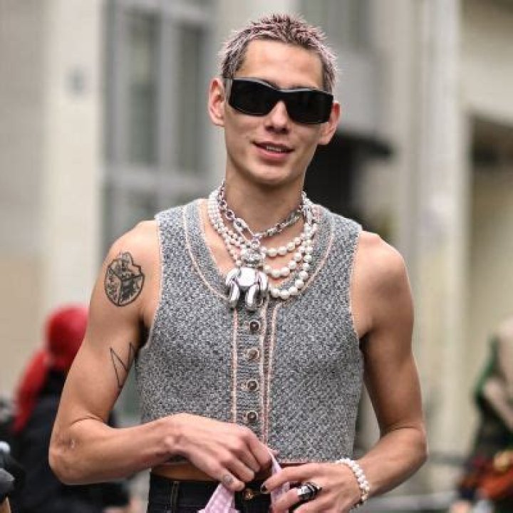 Evan Mock Girlfriend | Is He Dating Anyone | Is He Gay | Sexuality And Relationship