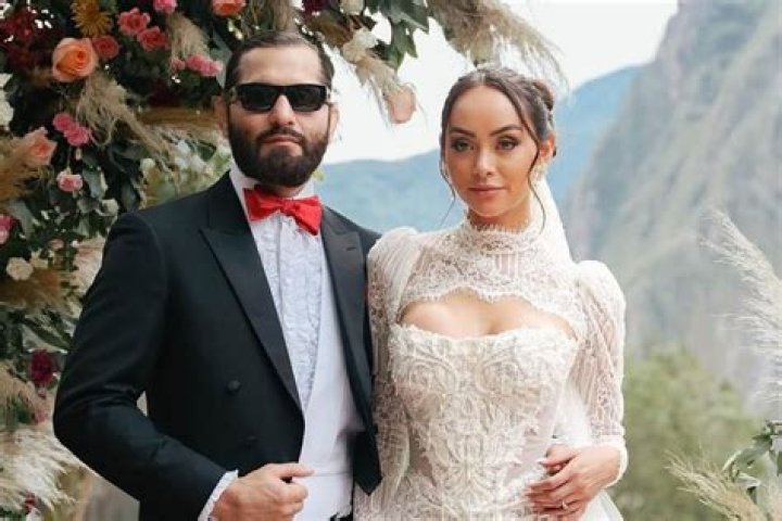 
Is Jorge Masvidal Married to Wife? Or Dating a Girlfriend? 