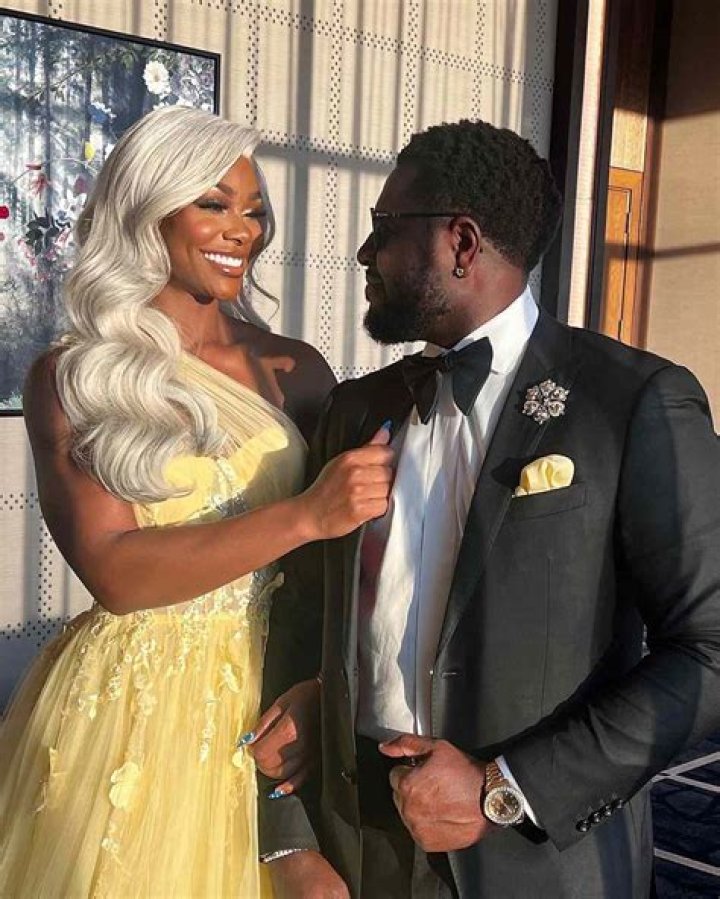 
Jade Cargill Husband Brandon Phillips Net Worth: His Salary, Source of Income and more 