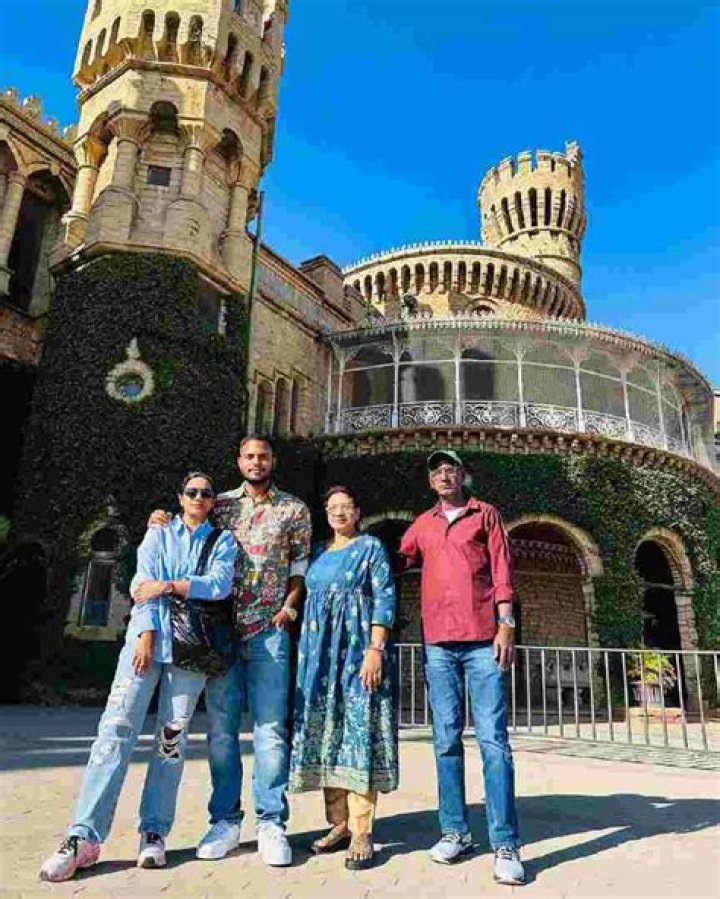 
Janshi Dayal Height, Weight, Net Worth, Age, Birthday, Wikipedia, Who, Nationality, Biography 