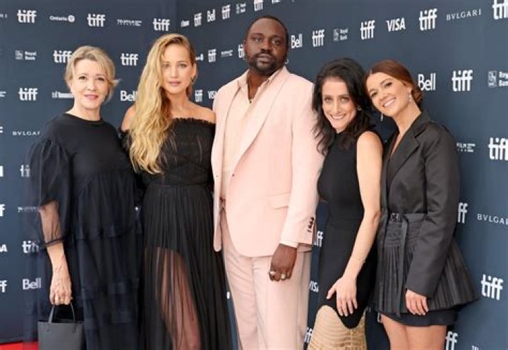 
Jennifer Lawrence Talks Motherhood And Dishes About Date Night With Husband Cooke Maroney 