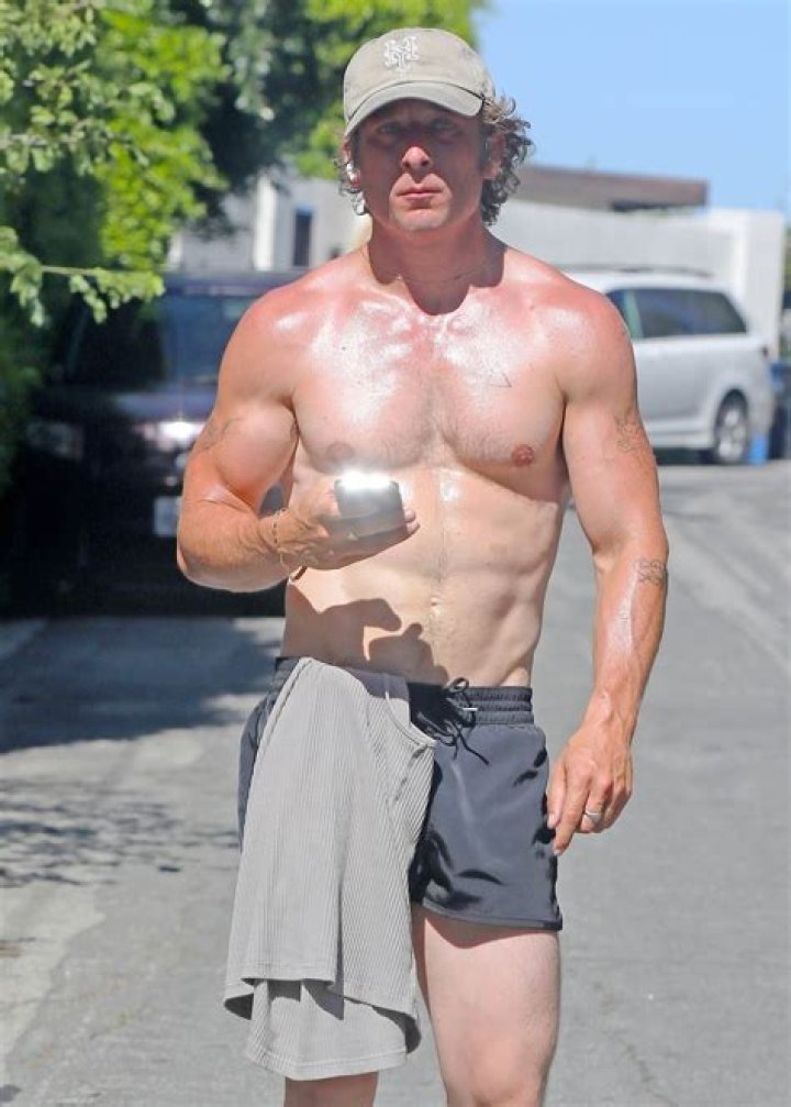 Jeremy Allen White Height, Weight, Net Worth, Age, Birthday, Wikipedia, Who, Nationality, Biography