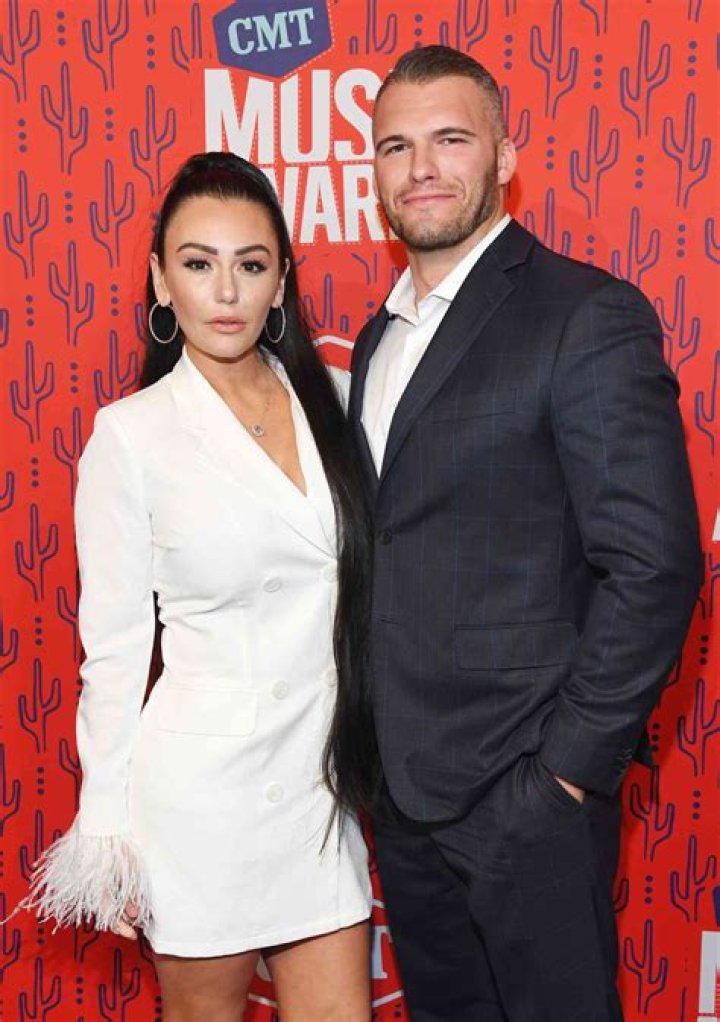 Jersey Shore Star Jenni “JWoww” Farley Reveals Her Wedding Plan With Zack Clayton In