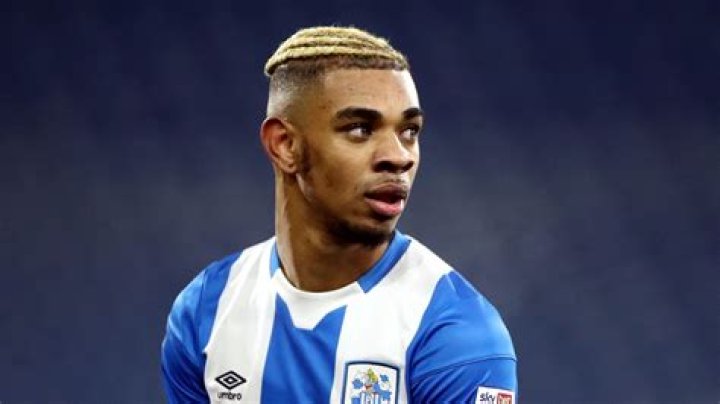 
Juninho Bacuna Height, Weight, Net Worth, Age, Birthday, Wikipedia, Who, Nationality, Biography 