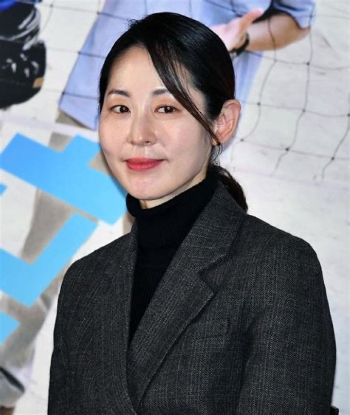 
Kang Mal-geum Height, Weight, Net Worth, Age, Birthday, Wikipedia, Who, Nationality, Biography 
