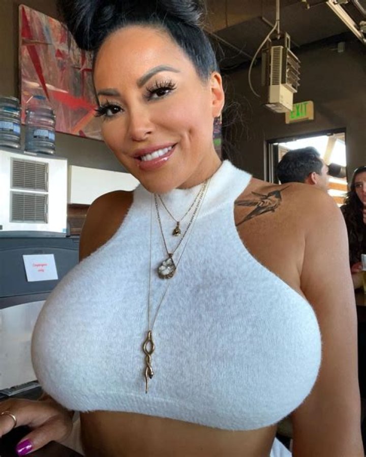 
Kiara Carrière Height, Weight, Net Worth, Age, Birthday, Wikipedia, Who, Instagram, Biography 