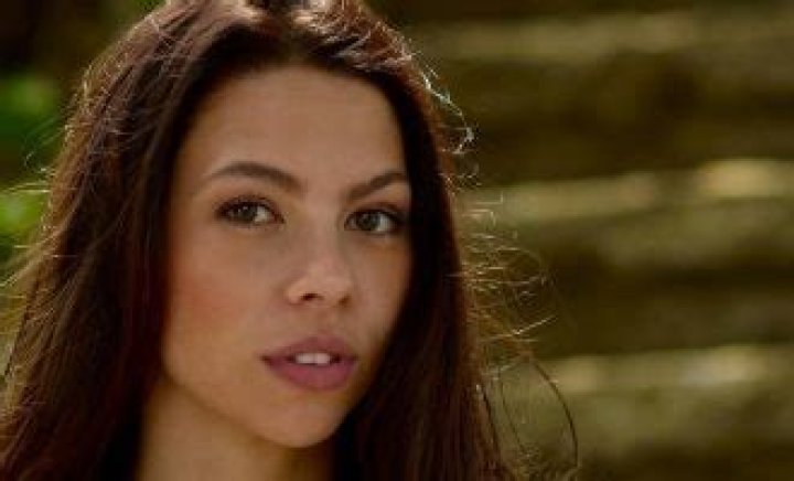 
Laura Carswell Height, Weight, Net Worth, Age, Birthday, Wikipedia, Who, Instagram, Biography 