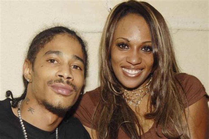 Layzie Bone is Married to Wife: Felicia Howse. Kids