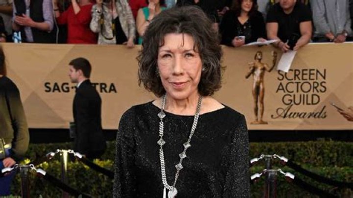 Lily Tomlin Height, Weight, Net Worth, Age, Birthday, Wikipedia, Who, Instagram, Biography