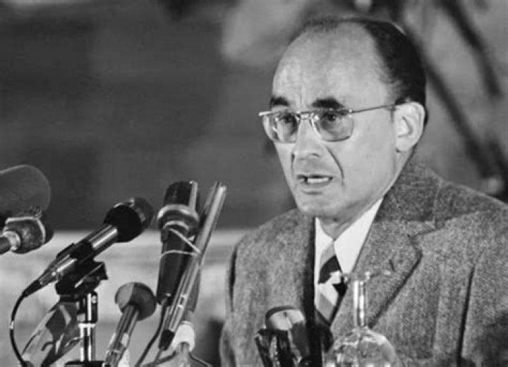 
Luis Echeverría Alvarez Height, Weight, Net Worth, Age, Birthday, Wikipedia, Who, Instagram, Biography 