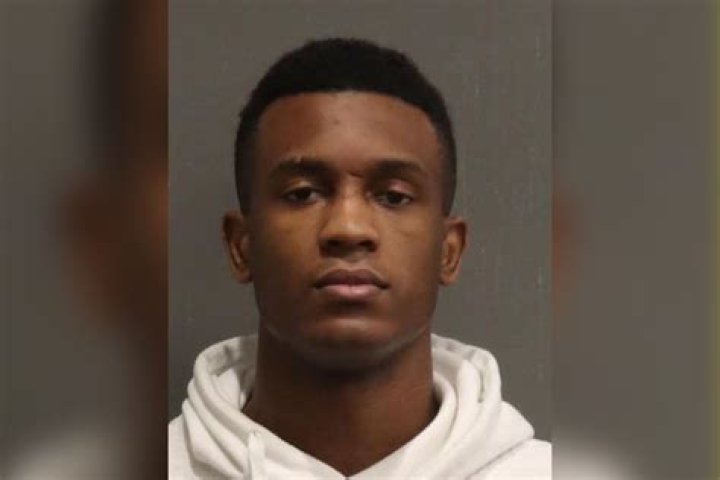 
MMA fighter allegedly stabbed ex 17 times, stuffed body in closet 