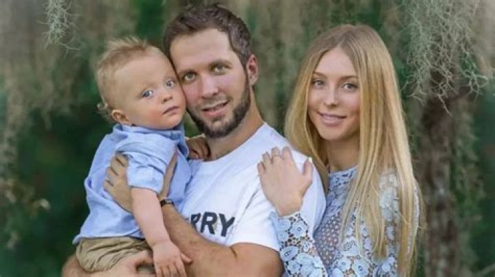 
Nikita Kucherov is married to Anastasiya Kuchevora since 2015 