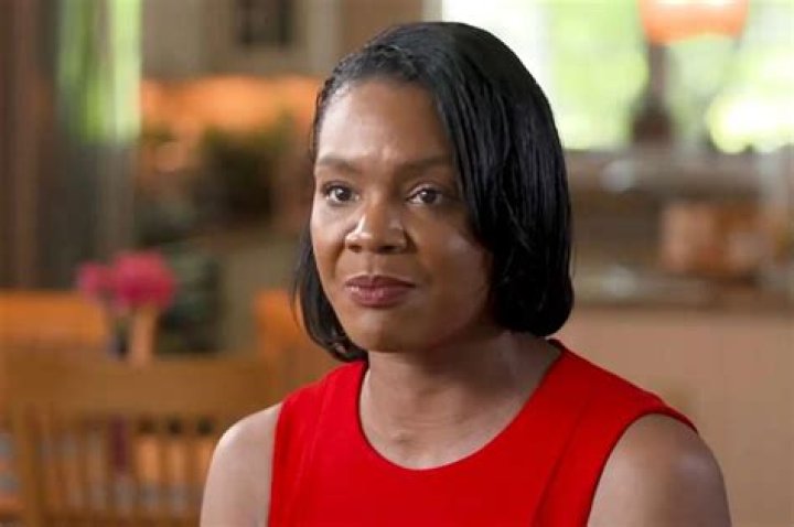 
Rayla Campbell Height, Weight, Net Worth, Age, Birthday, Wikipedia, Who, Nationality, Biography 