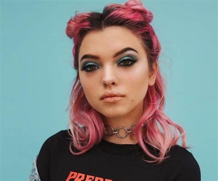 
Rena Lovelis Height, Weight, Net Worth, Age, Birthday, Wikipedia, Who, Nationality, Biography 