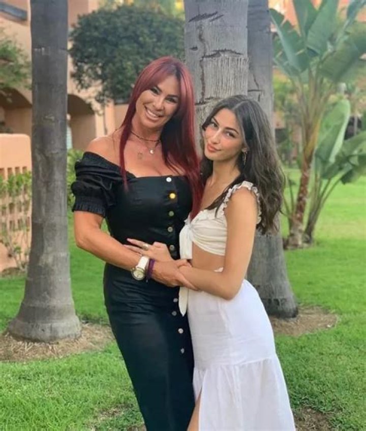 
RHOCH Lauren Simon Had Two Daughters Gigi And Kika With Paul Simon 