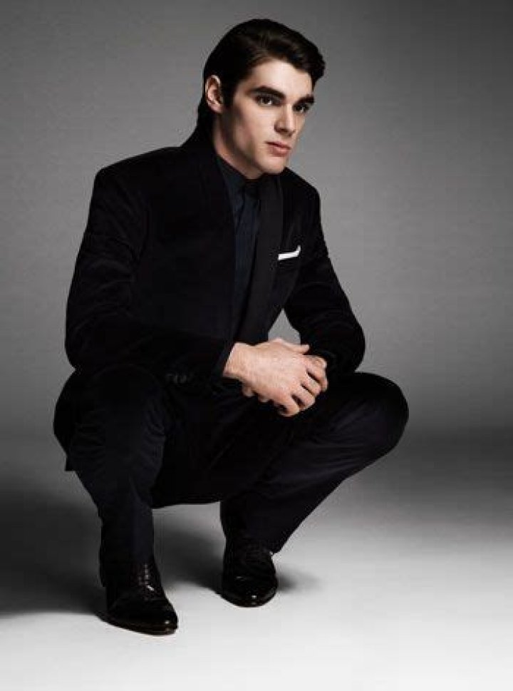 RJ Mitte Height, Weight, Net Worth, Age, Birthday, Wikipedia, Who, Nationality, Biography