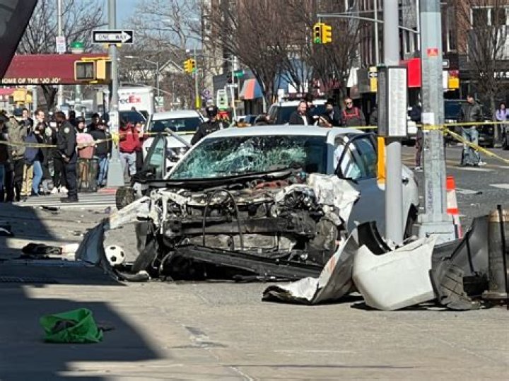 
Surveillance footage shows deadly Brooklyn car crash that left 2 dead and 5 injured 