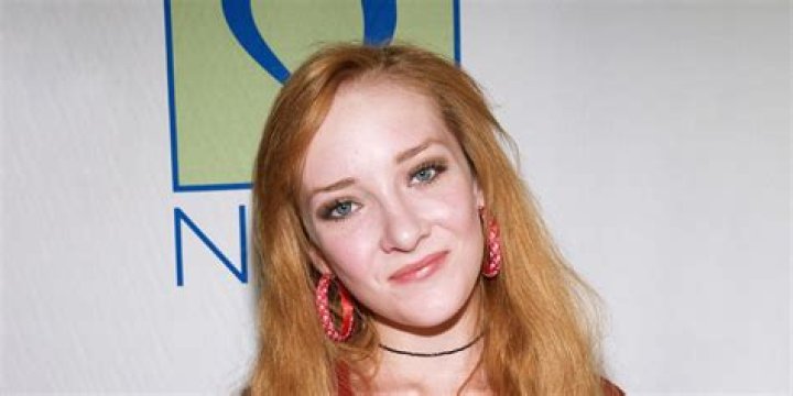 
Where is Scarlett Pomers now? Net Worth, Measurements 