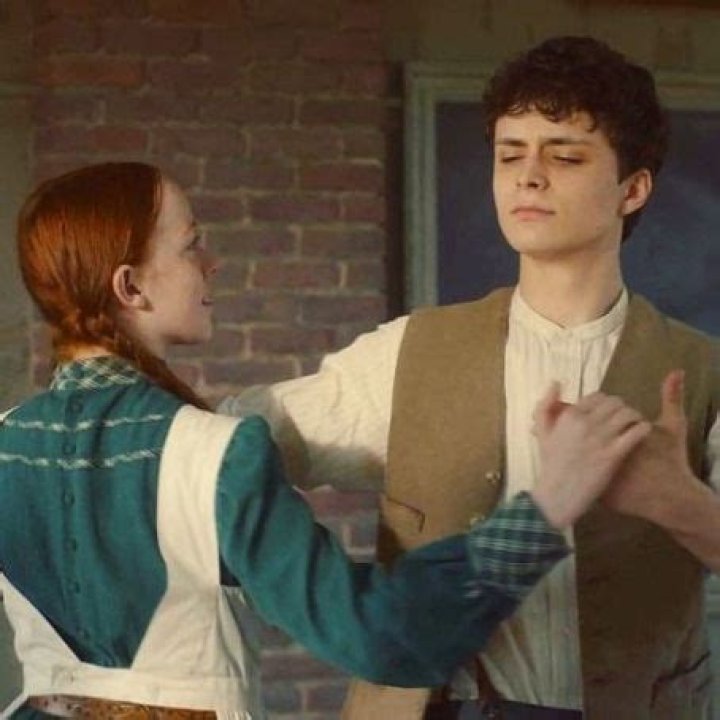 Who Are Amybeth McNulty Parents? Is The Actress Dating Lucas Jade Zumann Now?