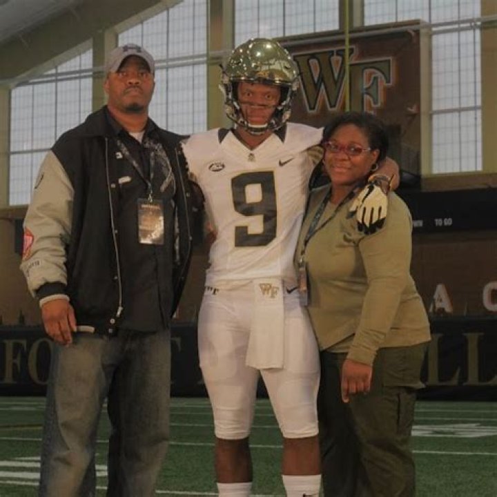 
Who Are Kenneth Walker III Parents? Meet His Father, Mother And Siblings On His Instagram 