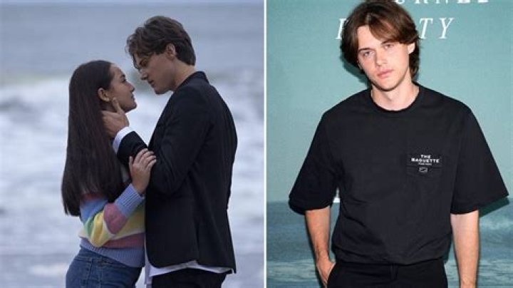 
Who is Christopher Briney? Is The Actor G*y Or B******l? 