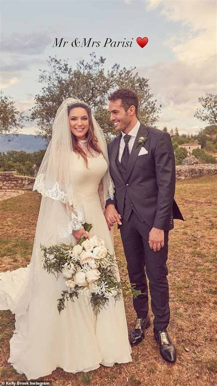 
Who Is Jeremy Parisi? Kelly Brook Husband And Their Wedding Photos 