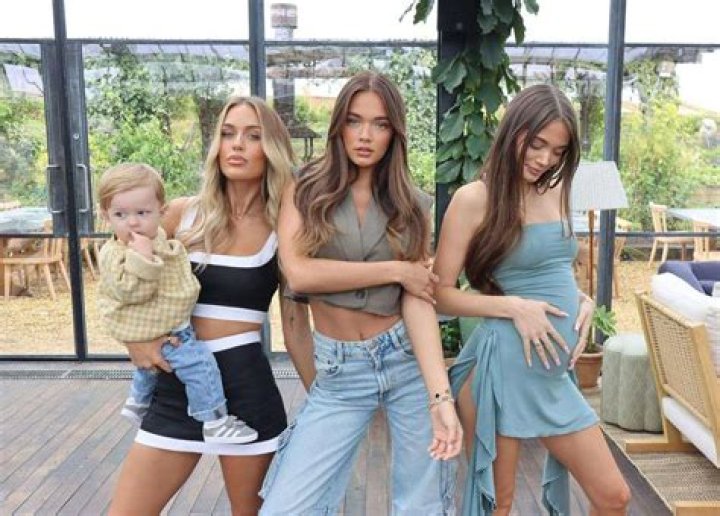 
Who is Phoebe Tomlinson, Louis Tomlinson’s sister? 